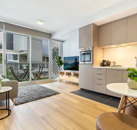 Clean Modern Apartment 15 Mins From City on Tram - Accommodation Port Macquarie