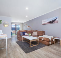 Coastal convenience Walk to the shops  cafes... - Accommodation Port Macquarie