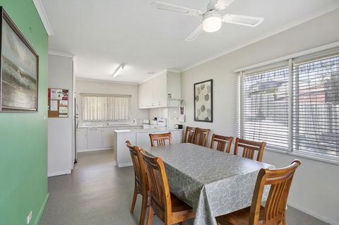 Coffey Court Cottage 2 - Accommodation Port Macquarie 2