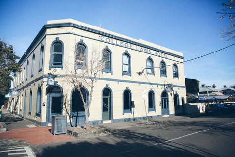 College Lawn Hotel - Accommodation Port Macquarie 0