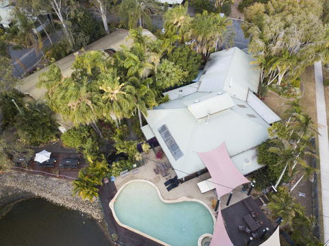 Colonial Village Cabins, Camping & Tours - Hervey Bay YHA - Accommodation Port Macquarie 1