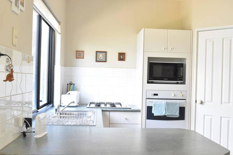 Comfortable 2 Bedroom Unit With Garden - Accommodation Port Macquarie 1