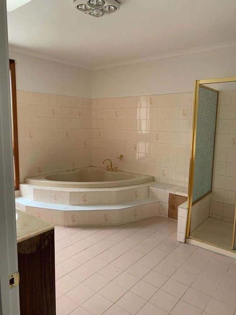 Comfortable Bedroom In Bentleigh East - Accommodation Port Macquarie 3
