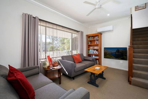 Comfortable Queen Sized Room Near Tuggerah Lake - Accommodation Port Macquarie 0