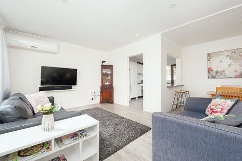 Comfy & Convenient @ Homebush West 300 Steps Train - Accommodation Port Macquarie 1