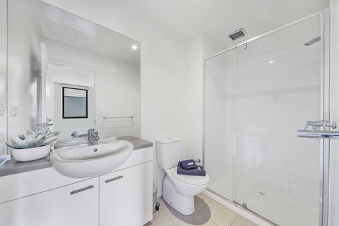 Comfy 2BR Suite Near Flemington Races, FREE Parking - Accommodation Port Macquarie 3
