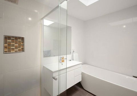 Convenient Location, Close To Tuggerah Lake - Accommodation Port Macquarie 3