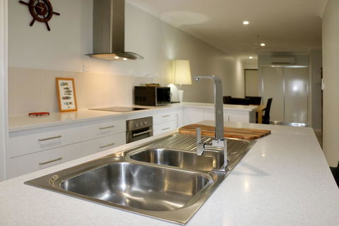 Cooktown Harbour View Luxury Apartments - Accommodation Port Macquarie 3