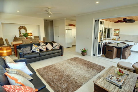 Coolum Street 41, Dicky Beach - Accommodation Port Macquarie 3