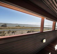 Coorong Aurora - breathtaking waterfront escape - Accommodation Port Macquarie