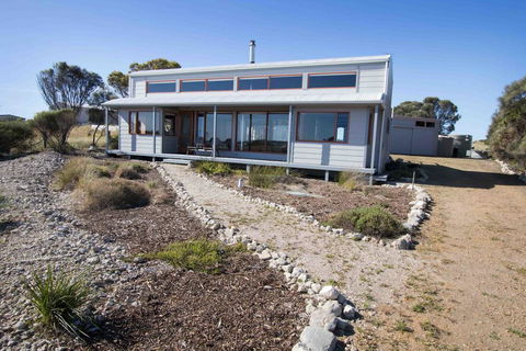 Coorong Aurora - Breathtaking Waterfront Escape - Accommodation Port Macquarie 2