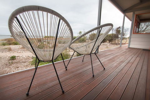 Coorong Aurora - Breathtaking Waterfront Escape - Accommodation Port Macquarie 3