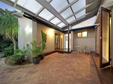 Coorumbong 16 - 5 BDRM Canal Home With Pool - Accommodation Port Macquarie 3