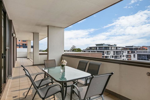 Cosy 3BR Penthouse Close To Westfield And Train - Accommodation Port Macquarie 2