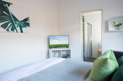 Cosy And Bright Studio Next To Westmead Hospital - Accommodation Port Macquarie 1