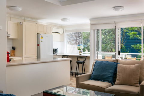 Cosy Family Apartment With Parking And Balconies - Accommodation Port Macquarie 1