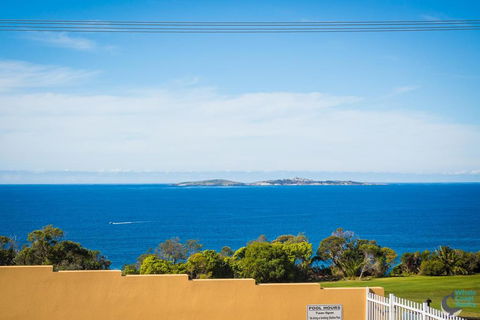 Countess Court Unit - Great Ocean Views - Accommodation Port Macquarie 0