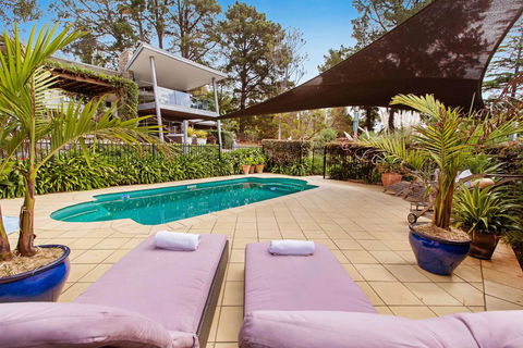 COUNTRY MEETS THE BAY - MOUNT ELIZA - Accommodation Port Macquarie 0
