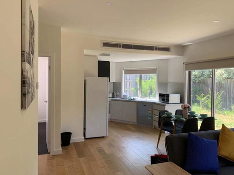 Cozy Ensuite Master Bedroom In Bentleigh East - Accommodation Port Macquarie 2