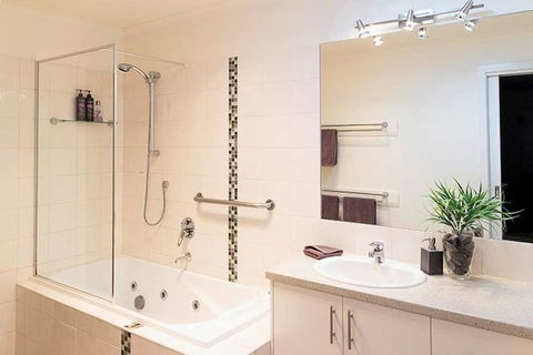 Creekside Apartment - Accommodation Port Macquarie 2