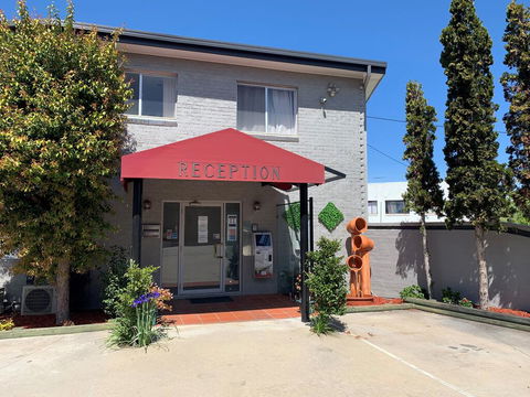 Crest Motor Inn - Accommodation Port Macquarie 0