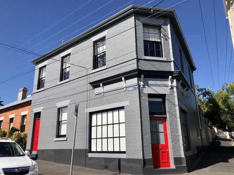 Cromwell Apartment - 3 Red Doors Battery Point - Accommodation Port Macquarie 0