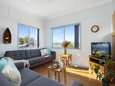 Crystal Blue - Views Across The Bay - Accommodation Port Macquarie 1