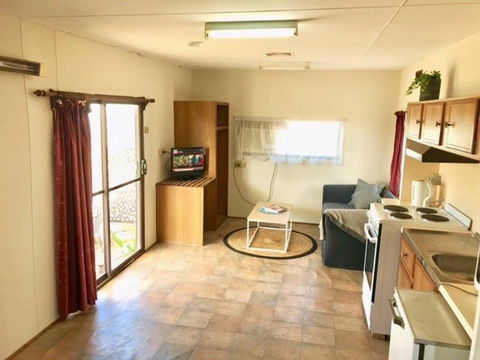 Cute Private Studio Flat With AIRCON! - Accommodation Port Macquarie 2