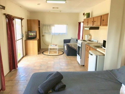 Cute Private Studio Flat With AIRCON! - Accommodation Port Macquarie 1