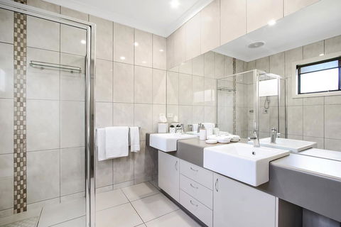 Cypress Townhouse 17 - Suite - Accommodation Port Macquarie 1
