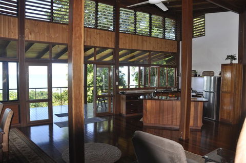 Daintree Oceanview Retreat - Holiday Home - Accommodation Port Macquarie 2