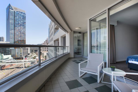 Darling Harbour Apartment With Parking, Views Pool - Accommodation Port Macquarie 3