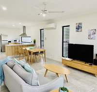 DAYDREAMING Airlie Beach Water views  only 200m to boardwalk. - Accommodation Port Macquarie