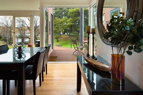Daylesford Lake Villa 2 - Accommodation Port Macquarie 1