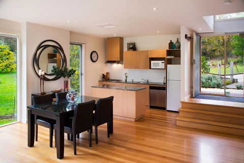 Daylesford Lake Villa 2 - Accommodation Port Macquarie 3