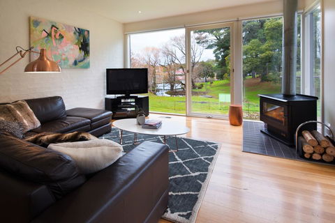 Daylesford Lake Villa 2 - Accommodation Port Macquarie 2