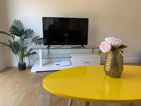 Delicate And Cozy Bedroom In Bentleigh East - Accommodation Port Macquarie 0