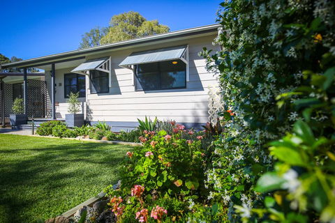 Dell-Lee Cottage - Accommodation Port Macquarie 0