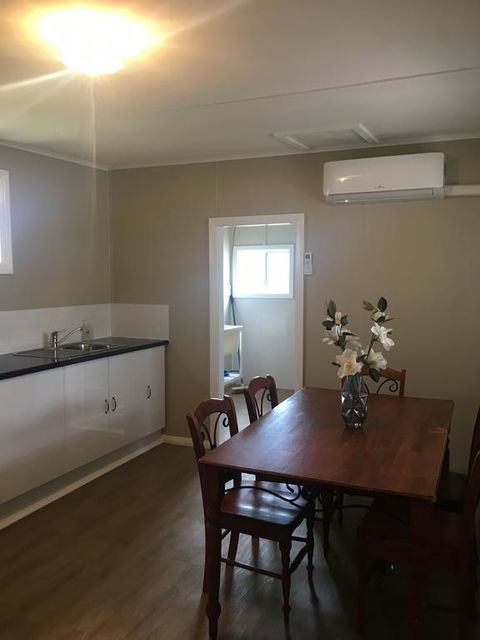 Desert Flower Cottages On Wolfram St - Accommodation Port Macquarie 3