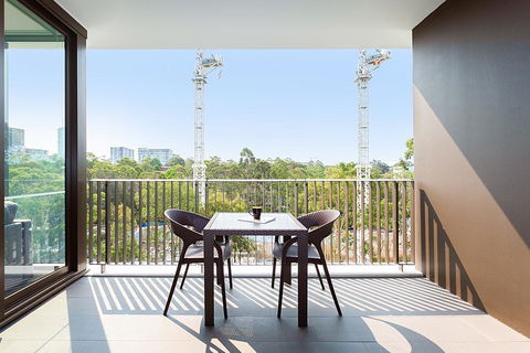 Designer Apartment With Balcony In Quiet Suburb - Accommodation Port Macquarie 3