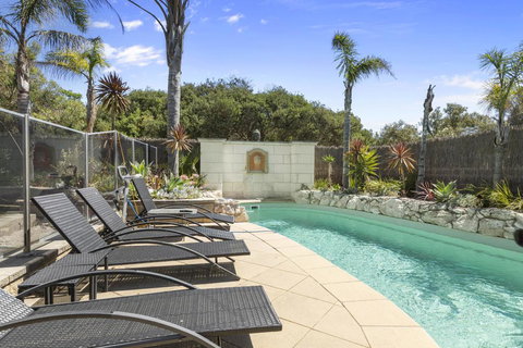 DIAMOND BAY RETREAT - SORRENTO - Accommodation Port Macquarie 0