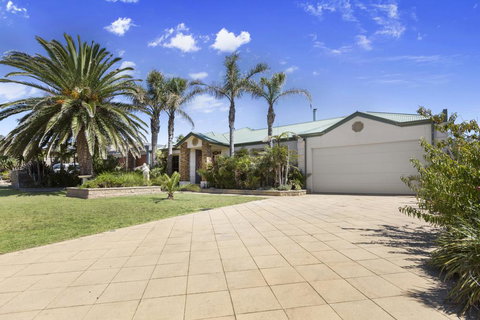 DIAMOND BAY RETREAT - SORRENTO - Accommodation Port Macquarie 2