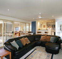 Dolphin 3 Bedroom House by Shoalwater Executive Homes - Accommodation Port Macquarie