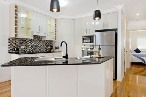 Dolphin Cove - Apt 5 - Accommodation Port Macquarie 3
