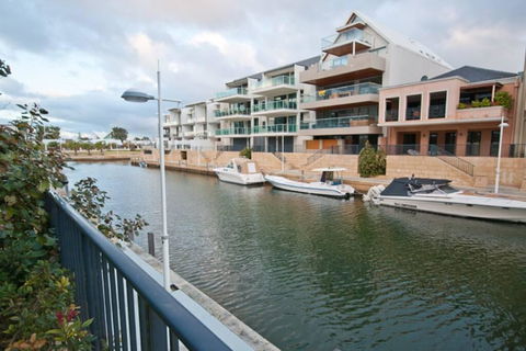 Dolphin Quay Apartment-1 Bedroom - Accommodation Port Macquarie 2
