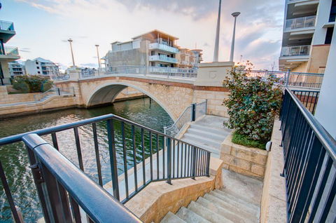 Dolphin Quay Apartment-1 Bedroom - Accommodation Port Macquarie 1