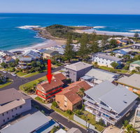 Doncaster - Yamba Main beach and sea pool - Accommodation Port Macquarie