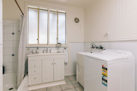 DOVESTONES BY THE SEA - INVERLOCH - Accommodation Port Macquarie 2