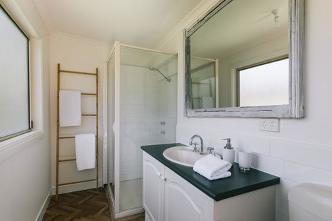 DOVESTONES BY THE SEA - INVERLOCH - Accommodation Port Macquarie 3