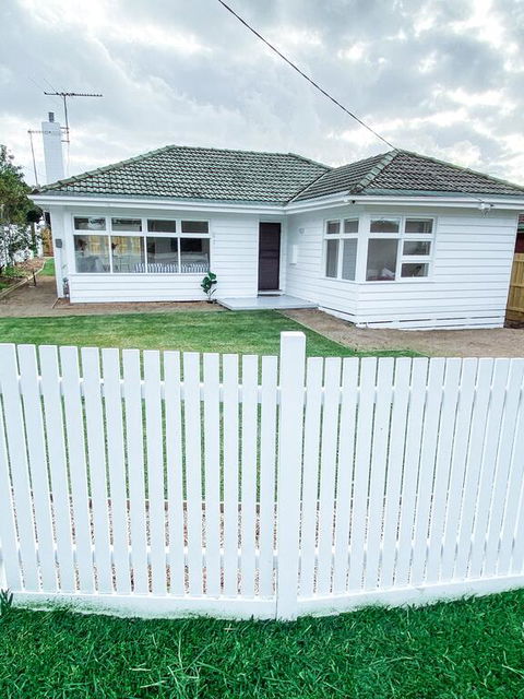 Dromana Beach House - Accommodation Port Macquarie 3